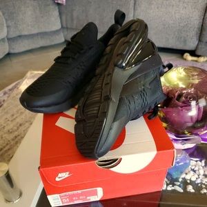 BRAND NEW Nike Air Max 270